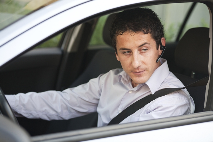 Hands-free Conversation While Driving Challenges the Brain
