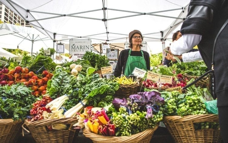 5 Benefits of Shopping at Your Local Farmers Market